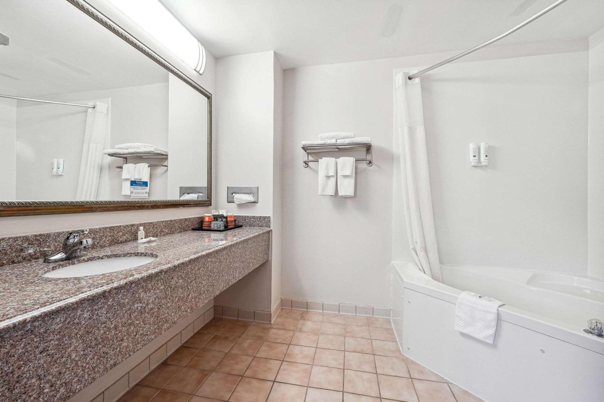 Quality Inn & Suites Dawsonville Eksteriør billede